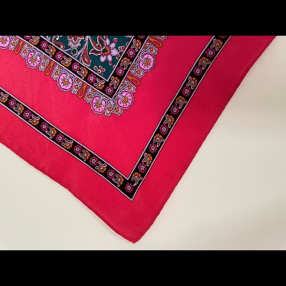 🎉HP🎉 Vintage Paisley Scarf - Picture 7 of 7